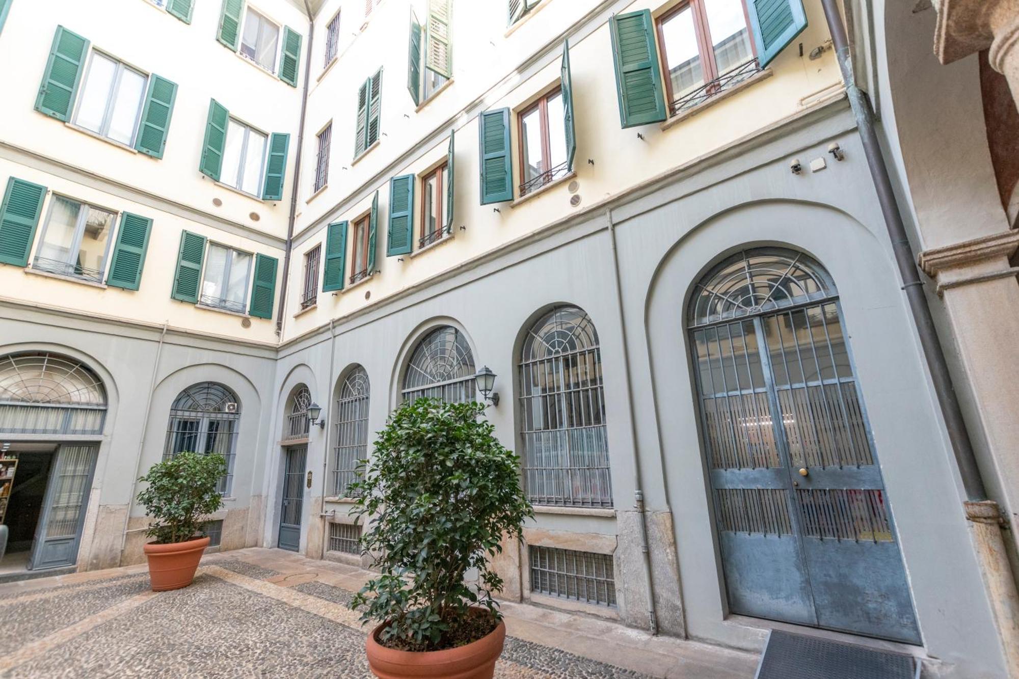 Luxury Apartment Near Duomo Italia 38 Milan Exterior photo